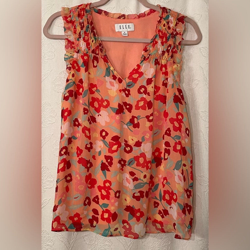 Elle Womens Floral Sleeveless Blouse/ Top Size Medium Smocking, Ruffled Sleeves